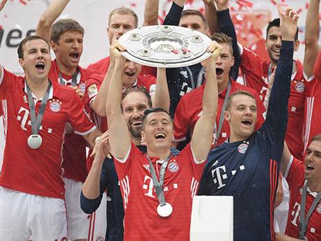 לבנדובסקי ותואר מוכר (Matthias Hangst/Bongarts/Getty Images)