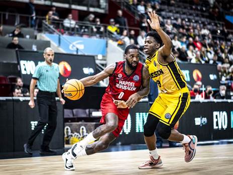 ספידי סמית'. מחצית טובה (FIBA)