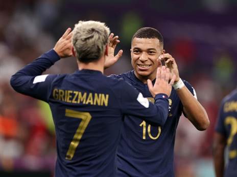 קיליאן אמבפה ואנטואן גריזמן. עומדים בין מסי לשיא היסטורי (GETTY)