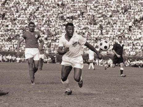 אחרי עלייתו המהירה לתהילה הוא ערך סיורים עם קבוצתו מסביב לעולם (Getty)