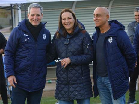 משה סיני, בוני גינצבורג וחגית טנא, מנהלת תחום החוגים והספורט במועצה אזורית אשכול (ההתאחדות לכדורגל)