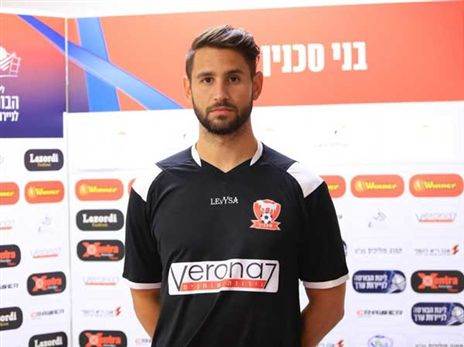 וארן מוצג בסכנין. הגיע כהעברה נוצצת (האתר הרשמי)