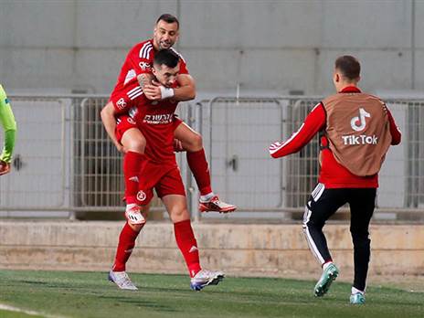 שחקני הפועל ת"א. הרבה זמן מאז תקופתו של טביב (אלן שיבר)