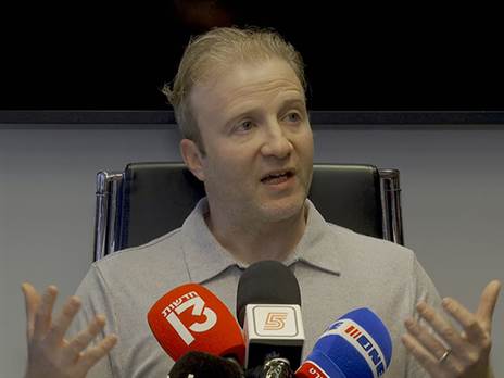 "הם יודעים שאני לרשותם"