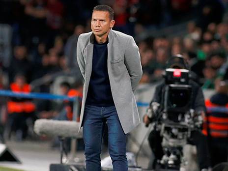 מאמן העונה שלכם. בכר (אלן שיבר)