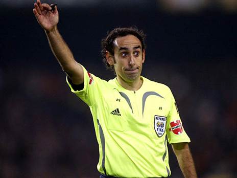 איטוראלדה גונסאלס בימיו כשופט (Bagu Blanco/Getty Images)