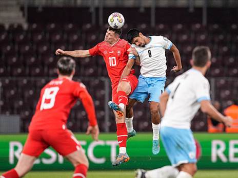 דור פרץ והיציעים הריקים (Jari Pestelacci/Eurasia Sport Images/Getty Images)