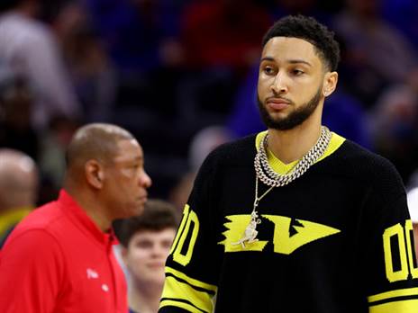 סימונס חושב על האוטובוס הביתה (Getty)