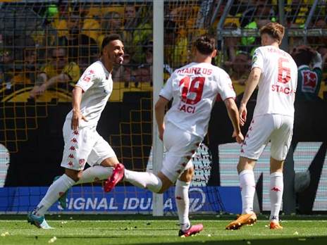 מיינץ, שאמורה היתה לשמש כ"תפאורה", היממה את הצהובים-שחורים (GETTY)