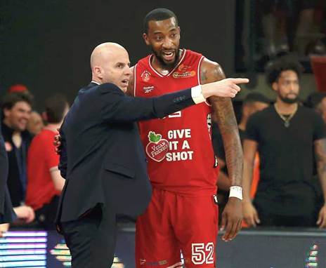 הראש כבר במשחק הבא (אלן שיבר)