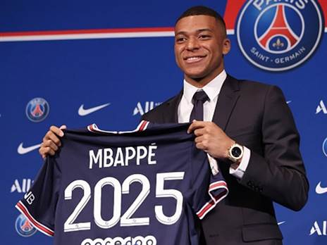 אמבפה. כבר ידע להשתמש בריאל מדריד לצרכיו (Gao Jing/Xinhua via Getty Images)