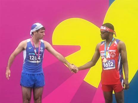 בוכינדר על הפודיום (קרדיט: ספיישל אולימפיקס)