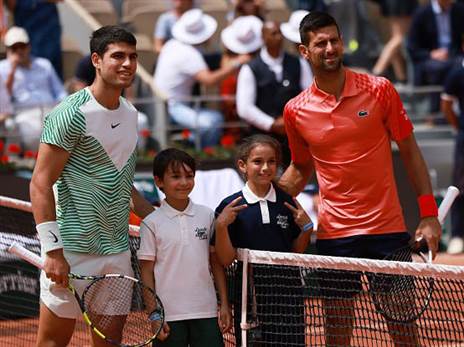 העברת לפיד בדרך? ג'וקוביץ' ואלקרס (GETTY)