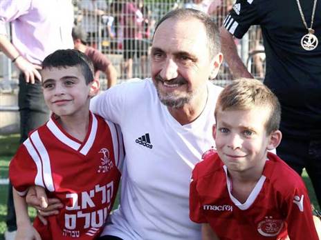 הפרצוף החדש על הקווים. ולקאניס (אלן שיבר)