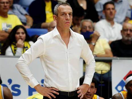 יחפש שחקן אחר לקו האחורי. קטש (אלן שיבר)