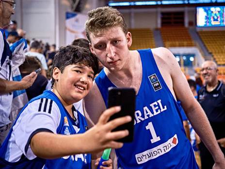 דני וולף. גיבור חדש בכדורסל הישראלי (FIBA)