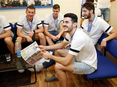 חיוכים באיגוד (אלן שיבר)