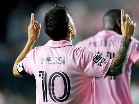 חולצה ששברה שיאים. מסי (GETTY)