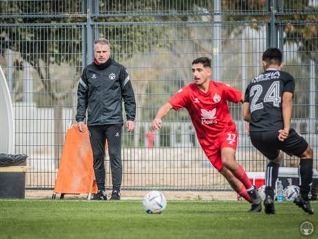 לא נחשב לילד פלא בילדותו. גנאח במדי קבוצת הנוער של ב''ש (קרדיט: מדיה הפועל ב"ש)