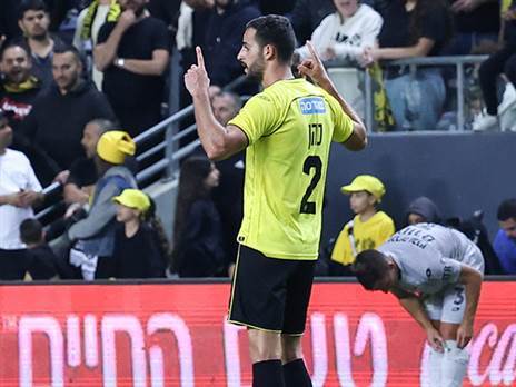 בקרוב הצהוב של מכבי ת"א. אבישי כהן (אלן שיבר)