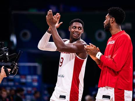 גם הוא הגיע בגדול היום. בארט (FIBA)