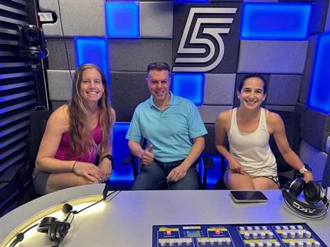 ענבר זהבי ונעה כפרי עם יאיר להב | צילום: ארד ירושלמי