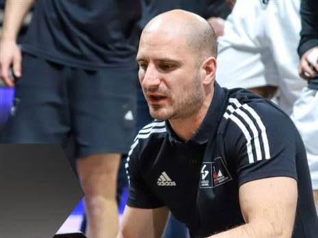 "נועם הוא משהו אחר" (ASVEL)