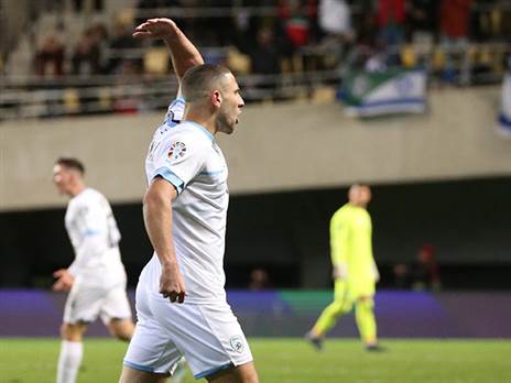 גדול מכדורגל (אודי ציטיאט)