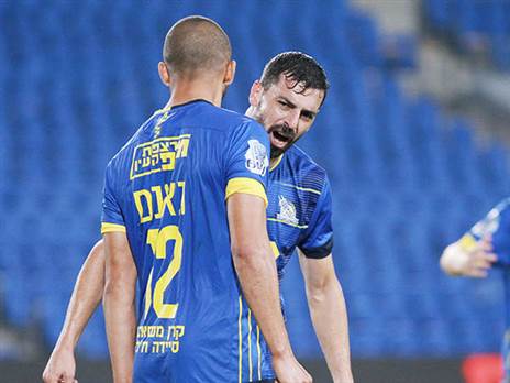 שלומי אזולאי וקייס גאנם חוגגים. בריינה מרוצים (קובי אליהו)