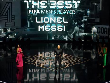 מנחה הטקס, תיירי הנרי, והתואר המיותם (Kate Green/Getty Images)