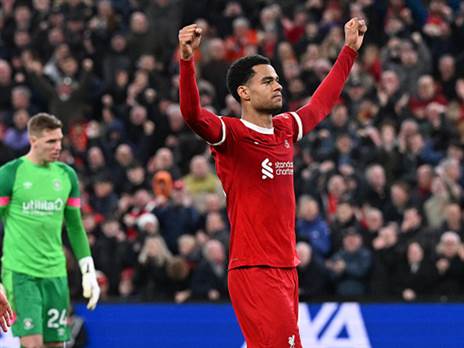 ושתי דקות לאחר מכן השלמת המהפך מהראש של גאקפו (GETTY)