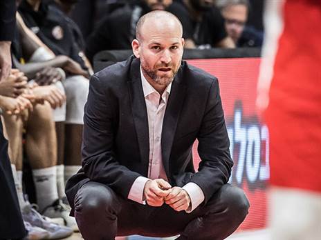 “אישיות מדהימה ומוח כדורסל“. עמית שרף (עודד קרני)