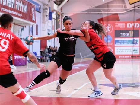 שרון אקצלר, המשחק המכריע בחמישי (הדר ואן קולא, איגוד הכדוריד)