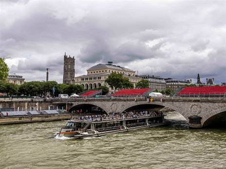 הסירות יעברו ליד מקומות אייקוניים בלב פריז (GETTY)