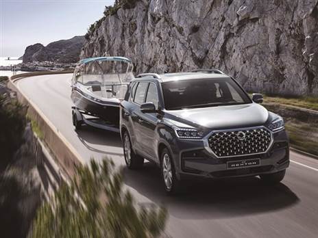 נשאר עם שלדת סולם ונהנה מכושר גרירה של 2.7 טון, רק 300 ק"ג פחות מה-4X4