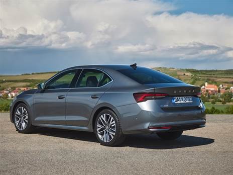 עדכוני העיצוב בולטים יותר מלפנים. בשאר המקומות השינוי מתון