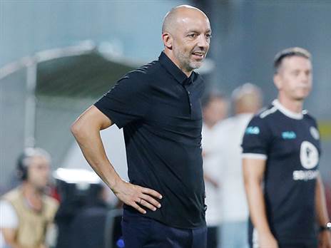 לא יסטה מדרכו. לאזטיץ` (אלן שיבר)