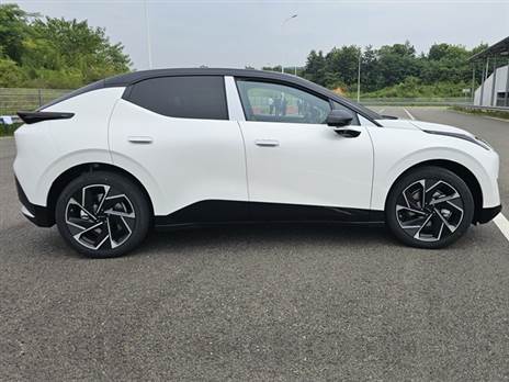 משלב בין עיצוב לתחושת יוקרה. אבל האם המחיר יהיה נמוך מהזיקר X?