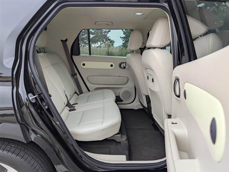 בסיס הגלגלים תורם למרווח מצוין מאחור, יחסית כמובן