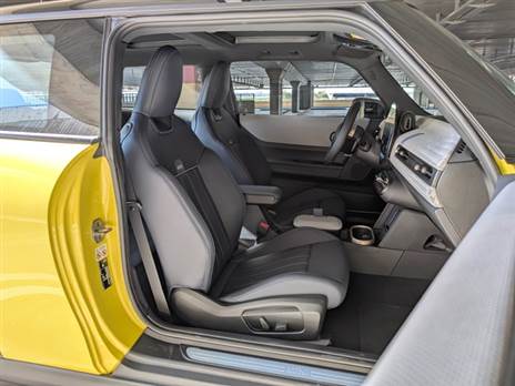 מושבי ה-JCW זמינית מרמת הגימור השנייה, נוחים ותומכים