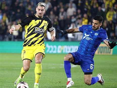 הדבר עצמו. שועה על המגרש (צילום: דני מרון)