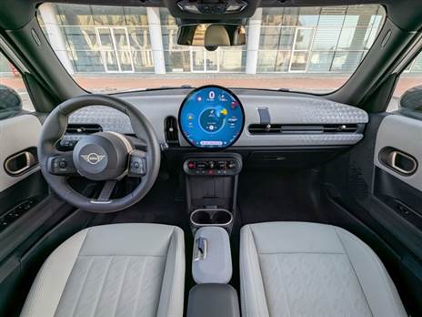 תא נוסעים ייחודי אבל לא מרגיש פרימיום