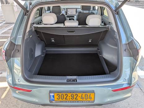 תא מטען גדול ושימושי, אך סף ההעמסה גבוה יחסית