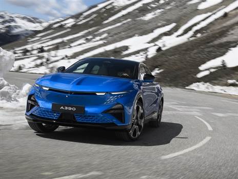 שלושה מנועים והספקים של 400 כ“ס או 470 כ“ס