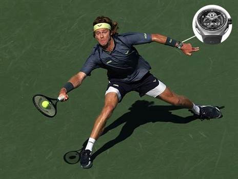 מאות אלפי דולר על היד בזמן משחק. רובלב (GETTY)