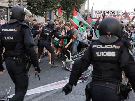 "הביעו הערצה למפגינים" (GETTY)