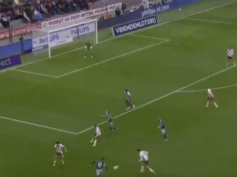 ולאחר שהתשחרר העביר את את הכדור לקנת` טיילור