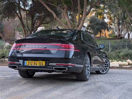 ג`נסיס G90 - אי אפשר לפספס את הקשר המשפחתי לשאר דגמי המותג