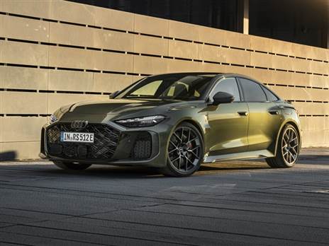 למנוע ה-V6 בנפח 2.9 ליטר נוספו כמה עשרות סוסים, אבל עכשיו יש גם סיוע חשמלי