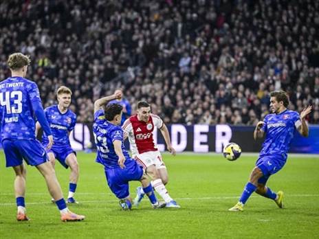 למקין מתקל את גלוך (Getty)